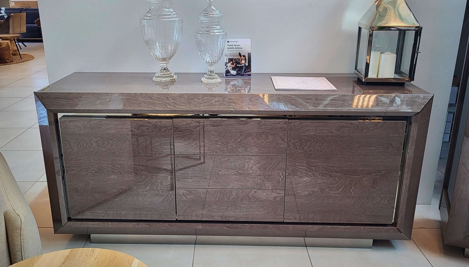 Komoda Platinum